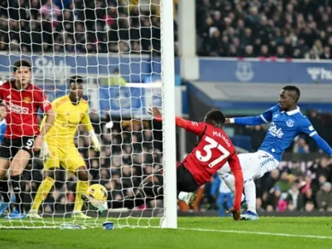 Rooney nhập Garnacho; Giá trị của Mainoo