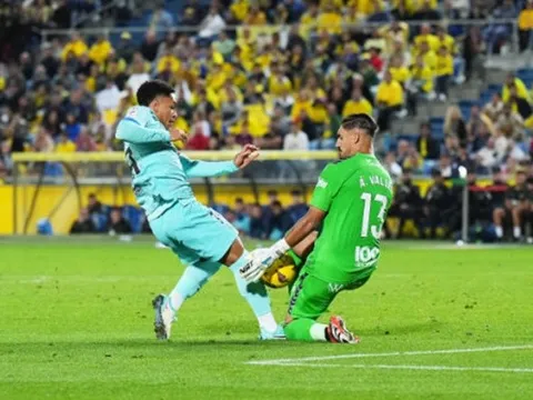 Vitor Roque có màn debut cho Barca