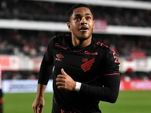 Vitor Roque chỉ ra 3 cái tên ở Barca khiến anh hào hứng