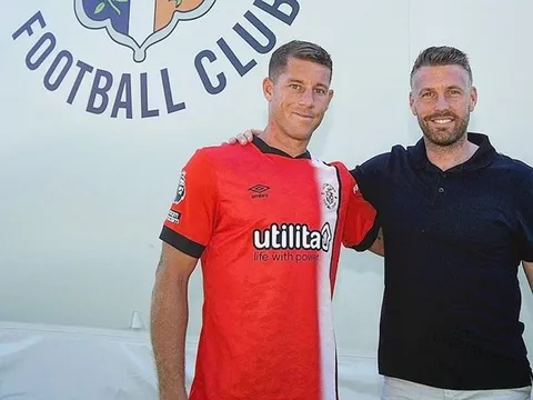 CHÍNH THỨC! Cựu sao Chelsea tái xuất Premier League