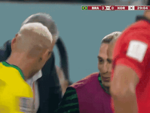 Roy Keane khẩu chiến với HLV Brazil