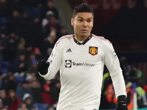 Roy Keane ngả mũ với Casemiro