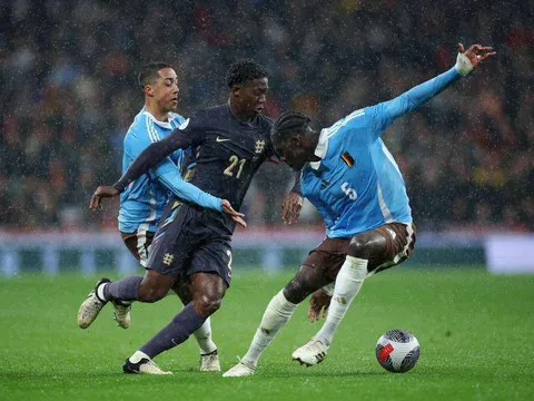Southgate được khuyên xếp sao trẻ M.U đá cặp Declan Rice