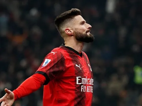 Giroud tự hào vì các đồng đội sau chiến thắng trước Roma