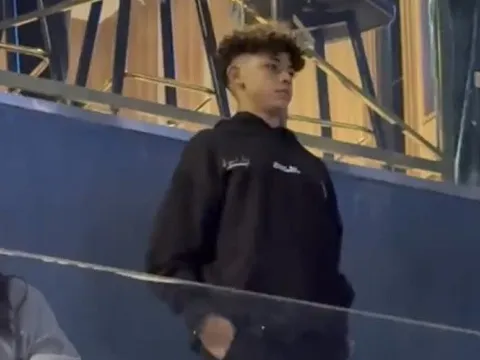 Con trai Ronaldo đến xem Real Madrid hủy diệt Barcelona