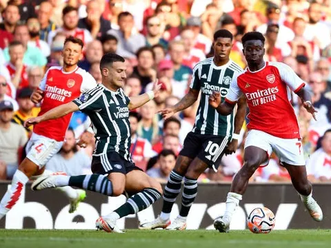 Bị Dalot ngáng đường, Saka vẫn gây choáng cho Man Utd