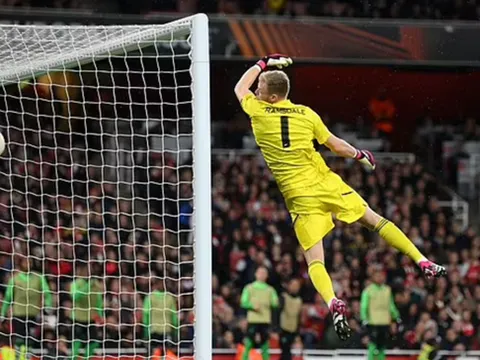 Xé lưới Arsenal, sao Sporting bị gọi là mất trí, điên cuồng