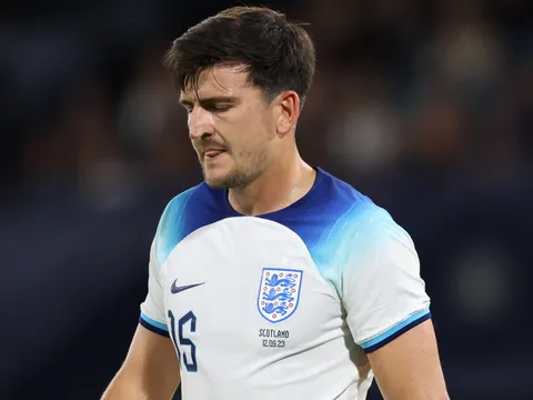 Ashley Young đưa ra nhận xét bất ngờ về Maguire