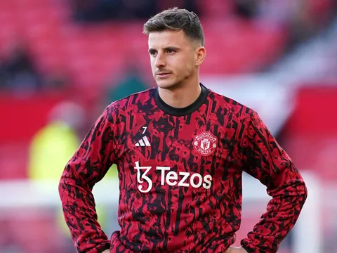 Ten Hag: 'Mount thấy rất khó chịu'