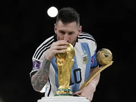 Tiền bối của Văn Hậu được đánh giá cao hơn Messi
