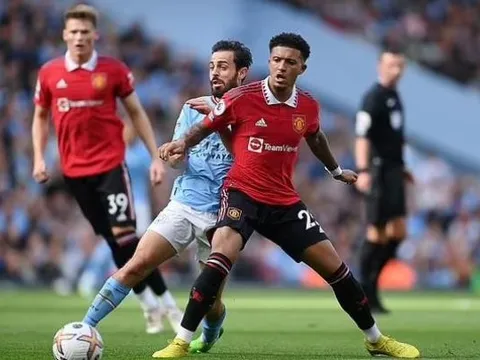 Agbonlahor: Ronaldo đặt dấu hỏi về bom tấn của M.U