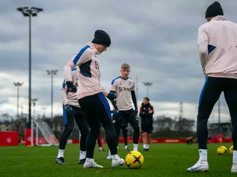 Sabitzer khiến cả đội trố mắt theo dõi trên sân tập Man Utd