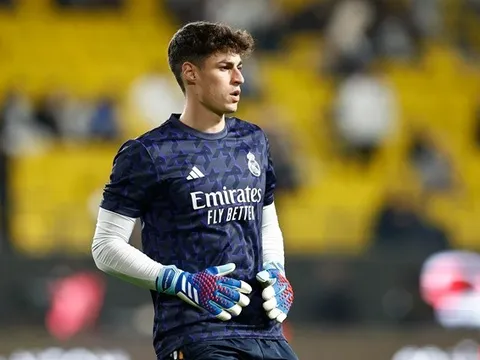 Sai lầm tai hại, Kepa thấy cửa về Chelsea
