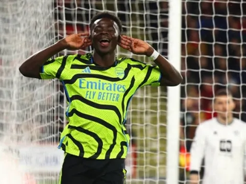 Saka sánh ngang De Bruyne