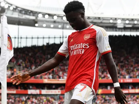 Saka cần được “làm mới” tại Arsenal