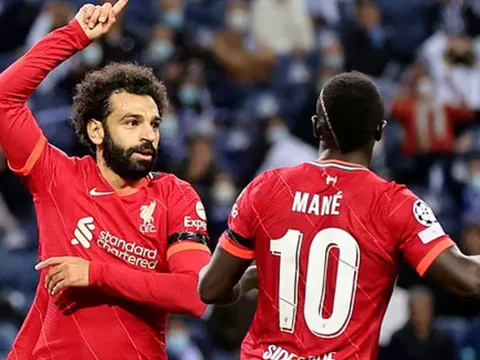 Carragher: "Klopp không làm điều tương tự với Salah"