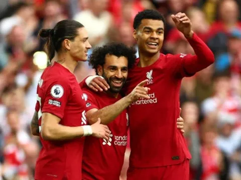 Salah cứu 2 'chân gỗ', Liverpool phả hơi nóng vào gáy Man Utd