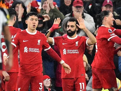 Salah "đóng đinh" ngôi đầu cho Liverpool sau cơn mưa bàn thắng