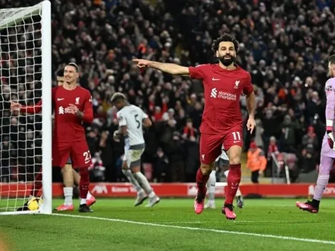 Salah sánh ngang huyền thoại Liverpool