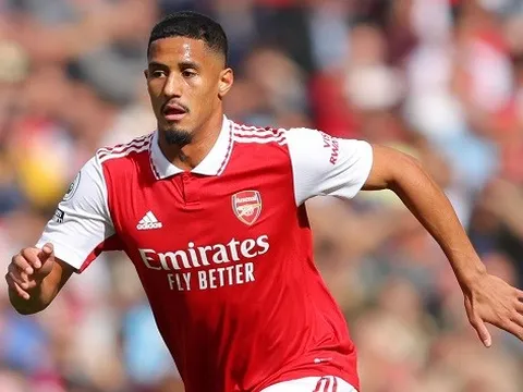 Từ chối M.U và hành trình gian nan của William ở Arsenal