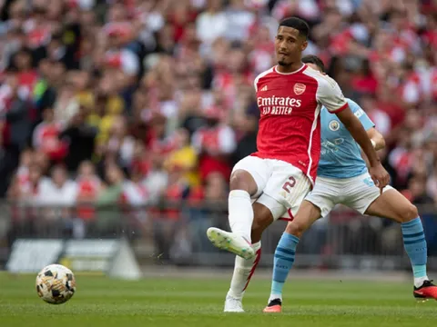 Saliba khiến BHL Arsenal cực kỳ phấn khích