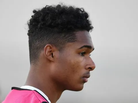 Saliba chấn thương, Arteta đôn hậu vệ 18 tuổi lên đội một