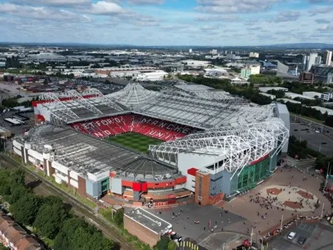 Sân Old Trafford có sức chứa 100.000 chỗ ngồi gây sốt