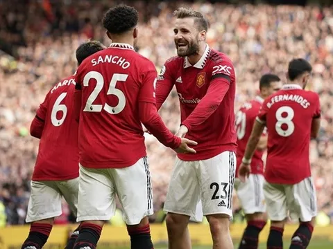 Hạ gục Leicester, Man United xác lập thành tích khủng