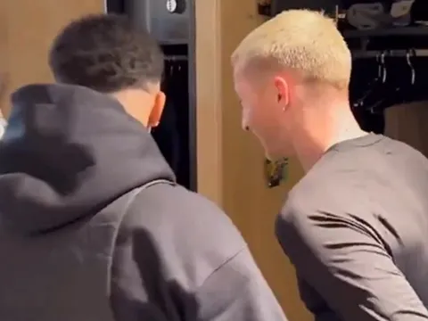 Sancho mang sự phấn khích ở Dortmund, lựa chọn xong cạ cứng