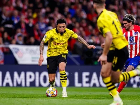 Sancho làm lu mờ hàng công Dortmund