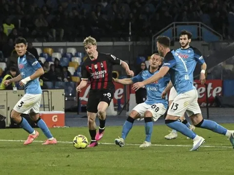 Sao AC Milan độc diễn để đời khiến Napoli rối loạn