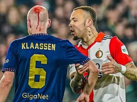 Sao Ajax chảy máu khi trúng vật thể lạ ở Siêu kinh điển Hà Lan