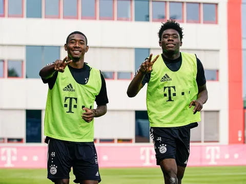Alphonso Davies có động thái, Real mừng thầm