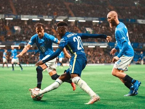 Sao Chelsea chơi tiền đạo trái lẫn hậu vệ phải, Tuchel biết 1 điều