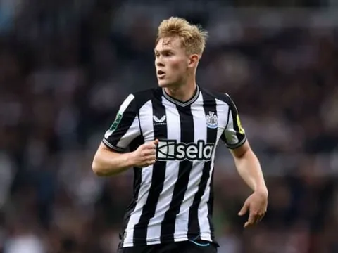 Sao Chelsea được tung hô sau siêu phẩm vào lưới Man Utd