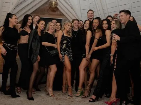 Sao Chelsea tổ chức sinh nhật cho bạn gái siêu mẫu