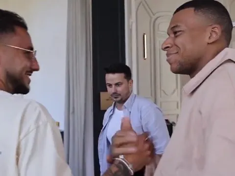 Sao Chelsea trình diễn, Mbappe cười thả ga