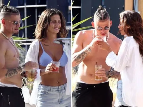 Kalvin Phillips nghỉ hè cùng nữ hoàng sắc đẹp Italia