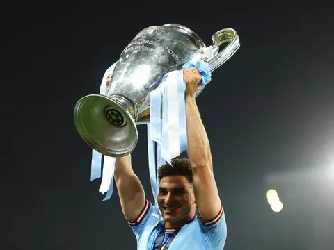 Sao Man City sánh ngang 6 huyền thoại khác trong lịch sử