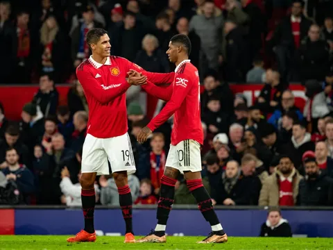 Sao Man United khiến Raphael Varane ngả mũ thán phục