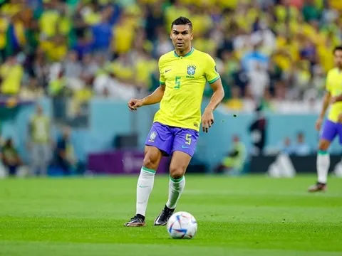 Sao Man Utd bật chế độ hủy diệt giúp Brazil nuốt chửng Serbia