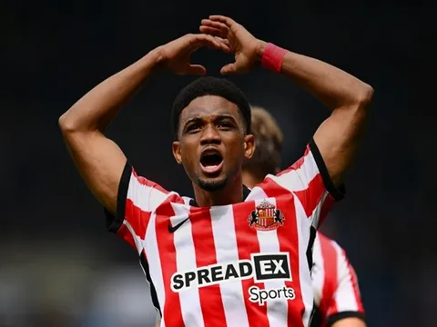 Tài năng lột xác của Man Utd hút hồn CLB Premier League