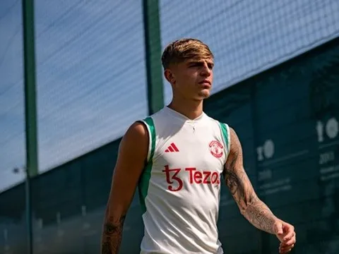 Sao Man Utd 'tự hủy' cực mạnh, cửa trụ lại OTF đóng sập?