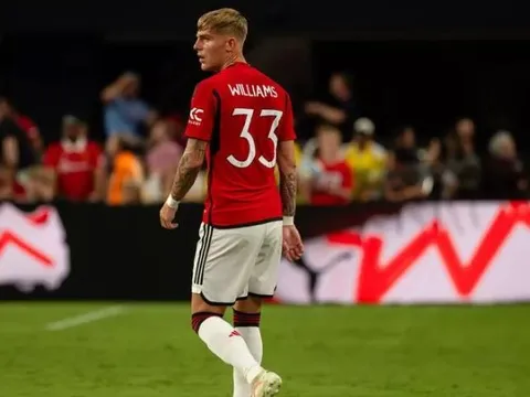 Sao M.U phản lưới nhà sau khi ra mắt trọn vẹn 74 giây