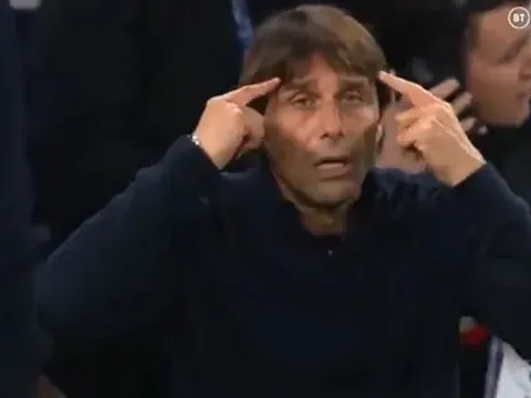 Sao Tottenham ‘tự hủy’, Conte khó hiểu ngoài đường biên