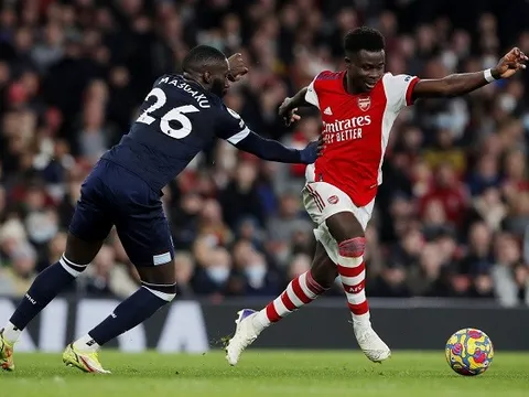 Sao trẻ của Arsenal khiến John Terry phải thích thú đứng bật khỏi ghế