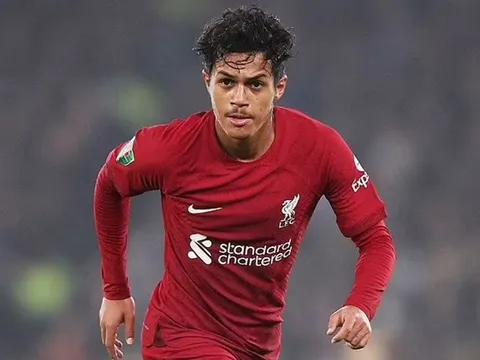 Sao trẻ Liverpool "đắt hàng như tôm tươi"