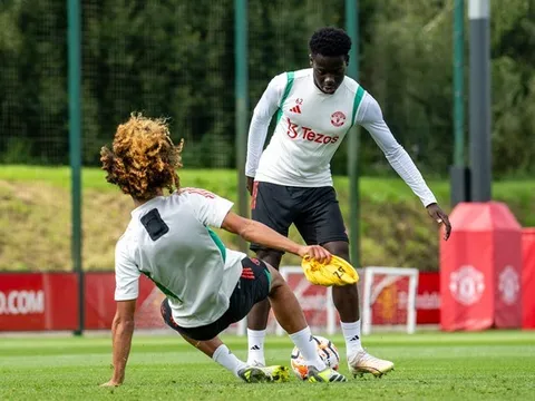 Sao trẻ tả xung hữu đột, sẵn sàng ghi điểm với Ten Hag