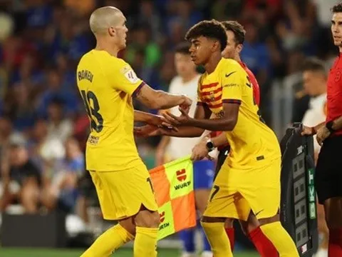 Sao xịt rời Barca, sếp bự chèo kéo công khai