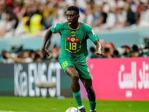 Mục tiêu cũ của Man Utd, Liverpool có bến đỗ mới